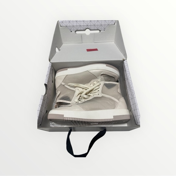 High-Top Cream Sneakers - Picture 5 of 6